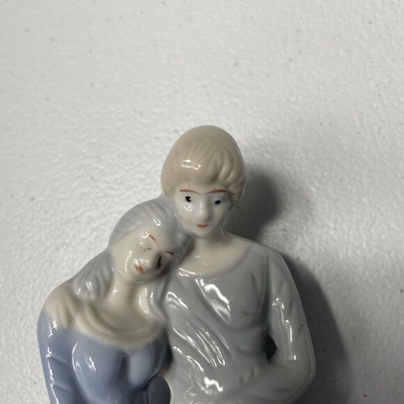 Loving Couple Figurine Statue Boy and Girl Porcelain Romantic Marked D Letter - Picture 6 of 10
